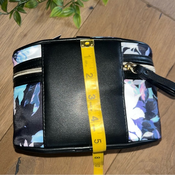 Victoria's Secret NWT floral noir Black purple Cosmetic Case - Picture 4 of 6